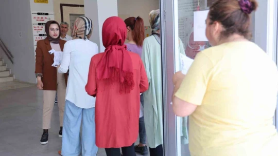 Bu okulda TYT'ye girenler 40 yaşında, geç kalanların heyecanı güldürdü