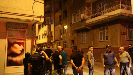 Çatıya çıkıp atlamak istedi, polis ikna etti