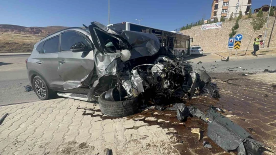 Cip ile yolcu otobüsü çarpıştı: 1'i ağır 3 yaralı