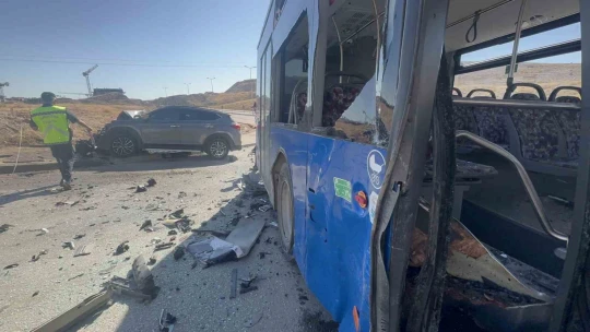 Cip ile yolcu otobüsü çarpıştı: 1'i ağır 3 yaralı