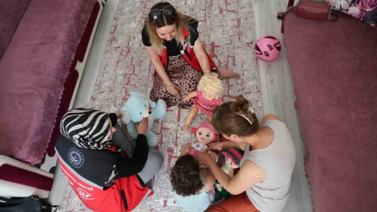 Çocukları olmayan çift, koruyucu aile modeli ile evlat hasretini dindirdi
