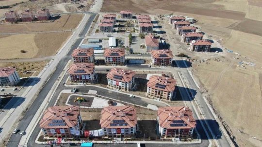 Cumhurbaşkanı Erdoğan'ın katılımıyla Elazığ'da 569 deprem konutunun kurası çekildi