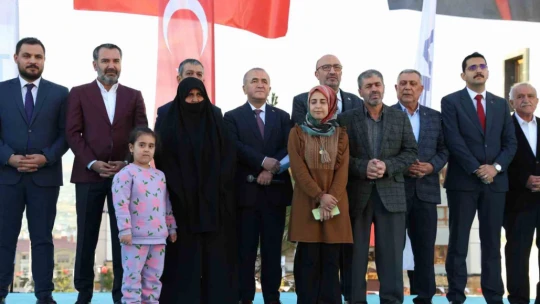 Cumhurbaşkanı Erdoğan'ın katılımıyla Elazığ'da 569 deprem konutunun kurası çekildi