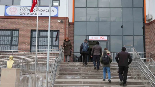 Cumhuriyetin 100. yılında yapımı tamamlanan okul, öğrencilerine kavuştu