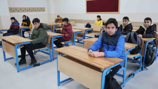 Cumhuriyetin 100. yılında yapımı tamamlanan okul, öğrencilerine kavuştu