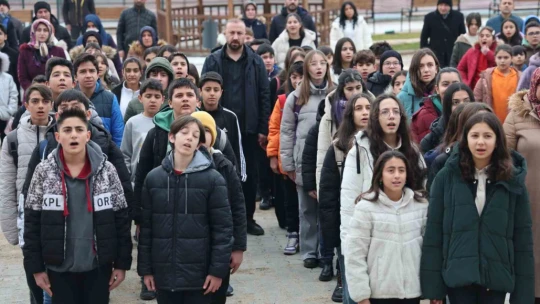 Cumhuriyetin 100. yılında yapımı tamamlanan okul, öğrencilerine kavuştu