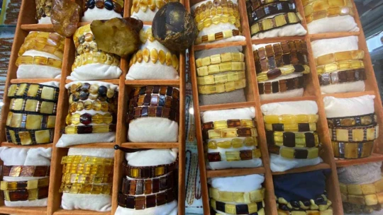 Damla kehribar kolyelere ilgi gün geçtikçe artıyor