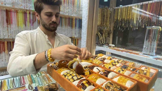 Damla kehribar kolyelere ilgi gün geçtikçe artıyor