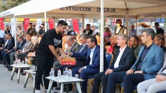 Depremi yaşayan Malatya'dan Elazığ'a vefa otobüsü
