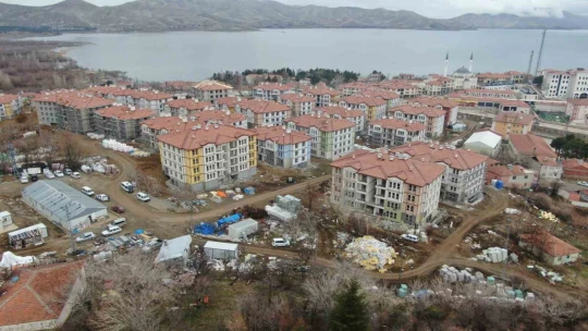 Depremin merkez üssünde dönüşüm sürüyor, 404 konutun kaba inşası bitti