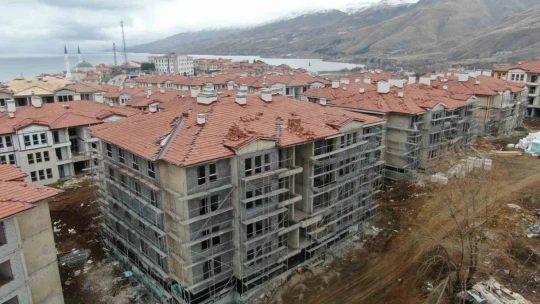 Depremin merkez üssünde dönüşüm sürüyor, 404 konutun kaba inşası bitti