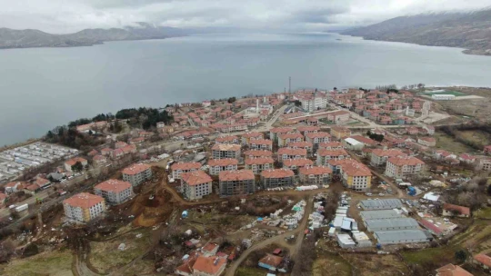 Depremin merkez üssünde dönüşüm sürüyor, 404 konutun kaba inşası bitti