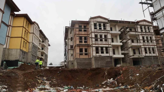 Depremin merkez üssünde dönüşüm sürüyor, 404 konutun kaba inşası bitti