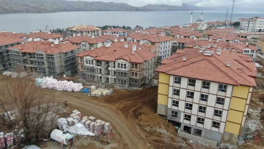 Depremin merkez üssünde dönüşüm sürüyor, 404 konutun kaba inşası bitti