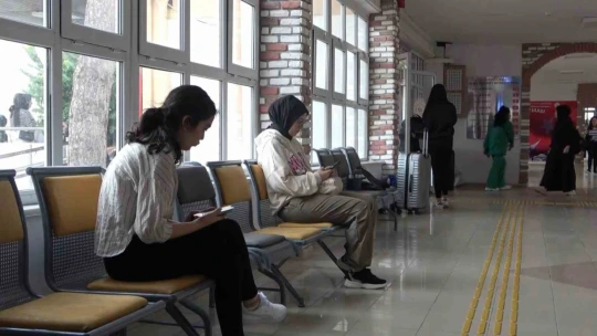 Depremzedelere yuva olan yurtlara öğrenciler yerleşmeye başladı