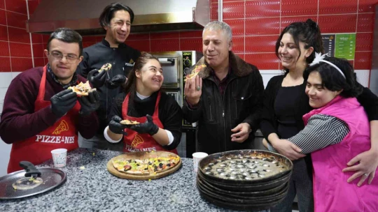 Down sendromlu çocuklar mutfağa girdi, hünerleri ile göz doldurdu