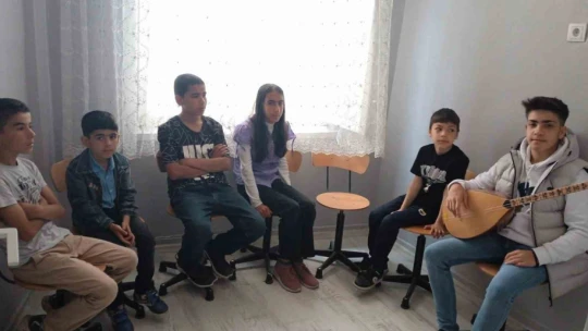 El-aziz Kültür Eğitim ve Yardımlaşma Derneğinden ücretsiz enstrüman kursu