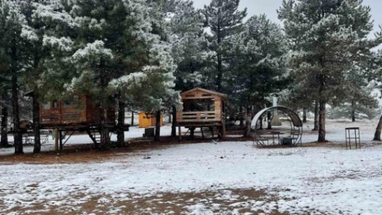 Elazığ'a mevsimin ilk karı düştü