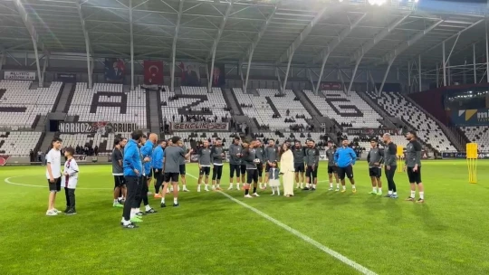 Elazığ Atatürk Stadyumu'nda sürpriz parti