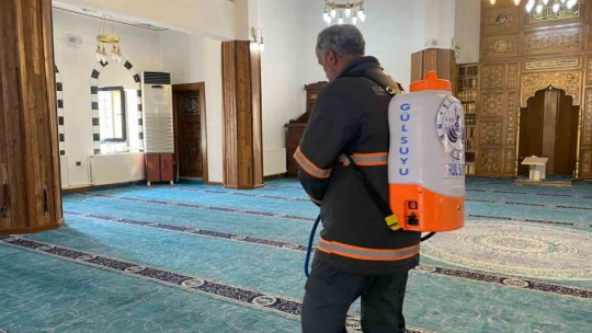Elazığ Belediyesi camilerde Ramazan hazırlığını sürdürüyor