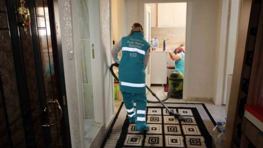 Elazığ Belediyesi yaşlı, kimsesiz ve engelli vatandaşların yanında olmaya devam ediyor