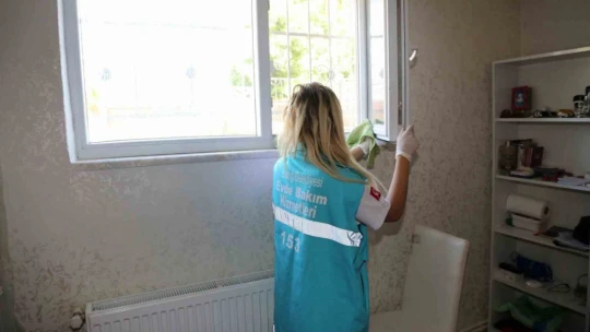 Elazığ Belediyesi yaşlı, kimsesiz ve engelli vatandaşların yanında olmaya devam ediyor