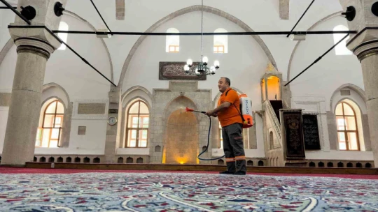 Elazığ Belediyesinden bayram temizliği