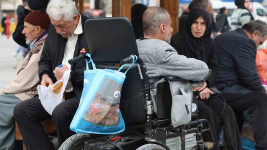 Elazığ Belediyesinden can dostlara 10 ton mama ve kuş yemi desteği