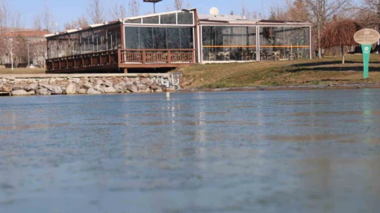 Elazığ buz kesti, süs havuzları dondu