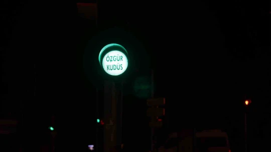 Elazığ'da 'Özgür Kudüs' çağrısı trafik ışıklarında