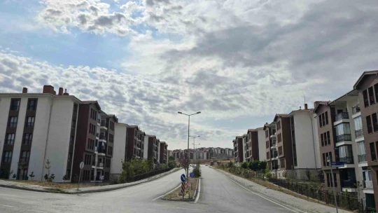 Elazığ'da 'sirrokümülüs' bulutları görsel şölen sundu