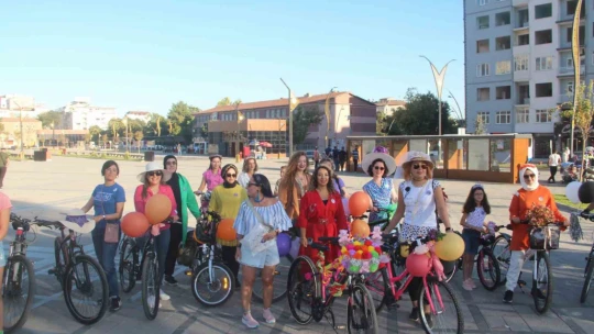 Elazığ'da 'Süslü Kadınlar' pedal çevirdi