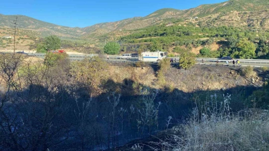 Elazığ'da 1 saatte 3. yangın: Söndürme çalışmalarına TOMA'lar da destek verdi
