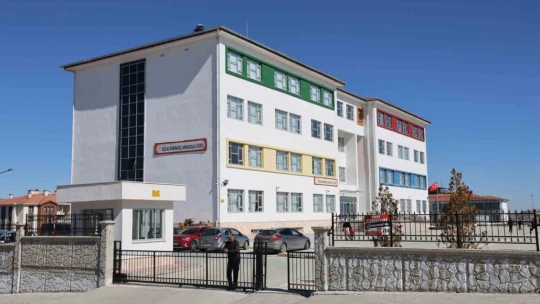 Elazığ'da 12 öğrenci, kantinde yedikleri tavuktan sonra hastanelik oldu