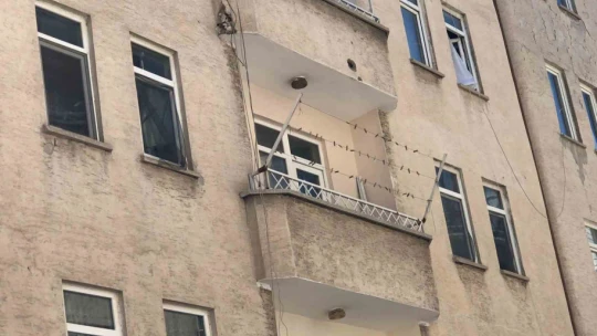 Elazığ'da 3'üncü kattan düşen çocuk yaralandı