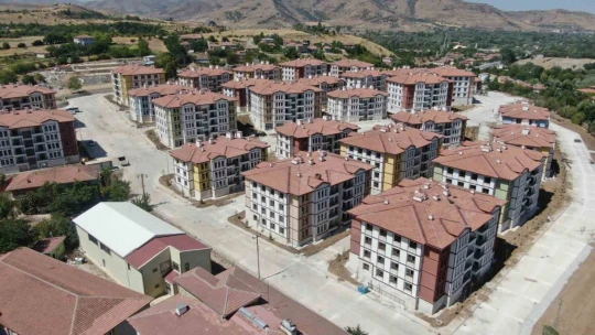 Elazığ'da 404 konutta sona gelindi, vatandaşlar kışa sıcak yuvalarında girecek