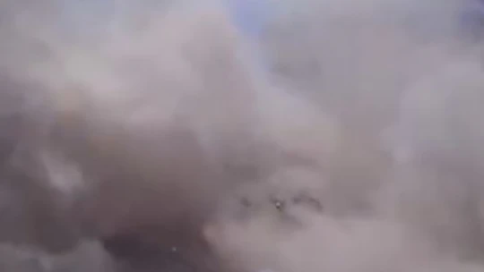 Elazığ'da ağır hasarlı binaların yıkımı sürüyor