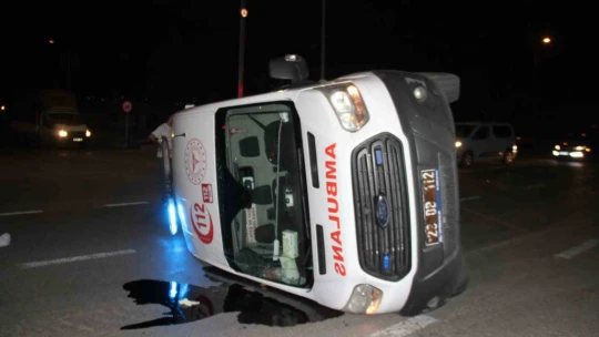 Elazığ'da ambulans ile pikap çarpıştı: 5 yaralı