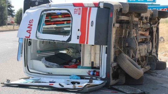 Elazığ'da ambulans takla attı: 5 yaralı