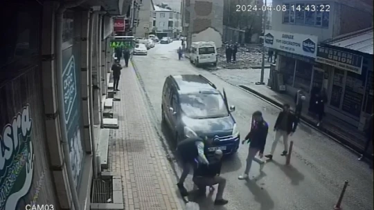 Elazığ'da aracın yayaya çarptığı kaza kamerada