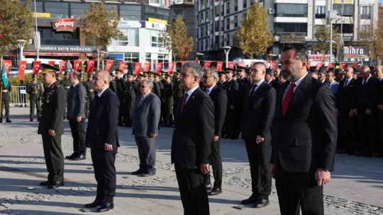 Elazığ'da Atatürk, düzenlenen törenle anıldı