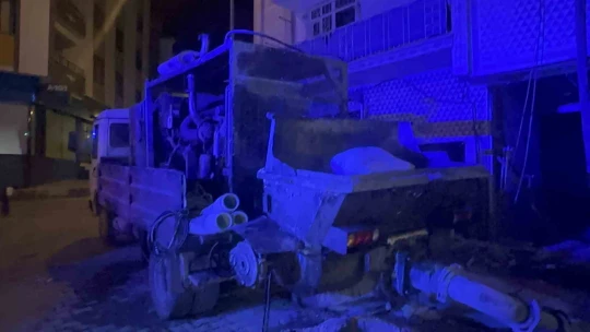 Elazığ'da ayağı iş makinesine sıkışan işçi, kurtarıldı