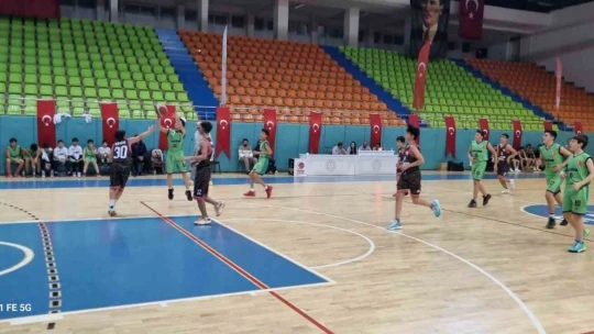 Elazığ'da basketbol U14 yerel lig mücadelesi sona erdi