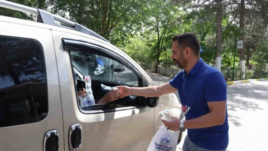 Elazığ'da bayram arefesinde kabir ziyareti
