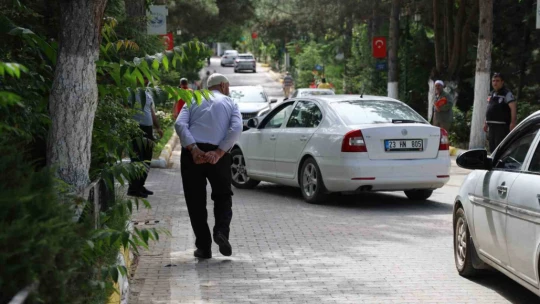 Elazığ'da bayram arefesinde kabir ziyareti