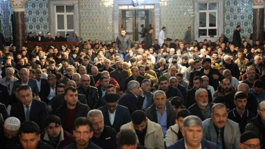 Elazığ'da bayram namazında camiler doldu taştı