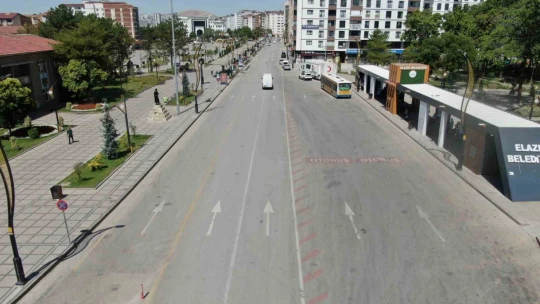 Elazığ'da bayram tatilinin ilk gününde yollar ve caddeler boş kaldı