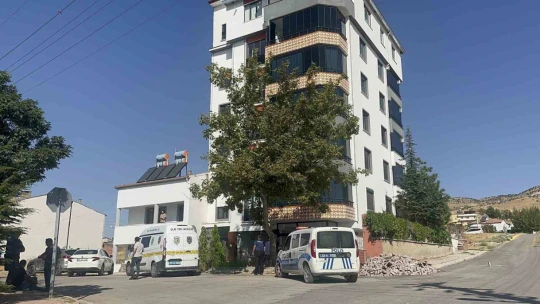 Elazığ'da belediye meclis üyesinin aracına silahlı saldırı