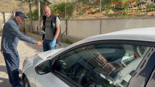 Elazığ'da belediye meclis üyesinin aracına silahlı saldırı