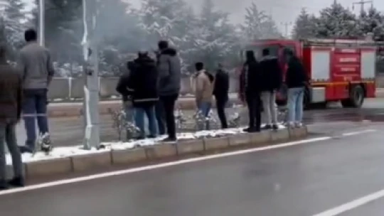 Elazığ'da belediye otobüsü alev aldı, o anlar kamerada